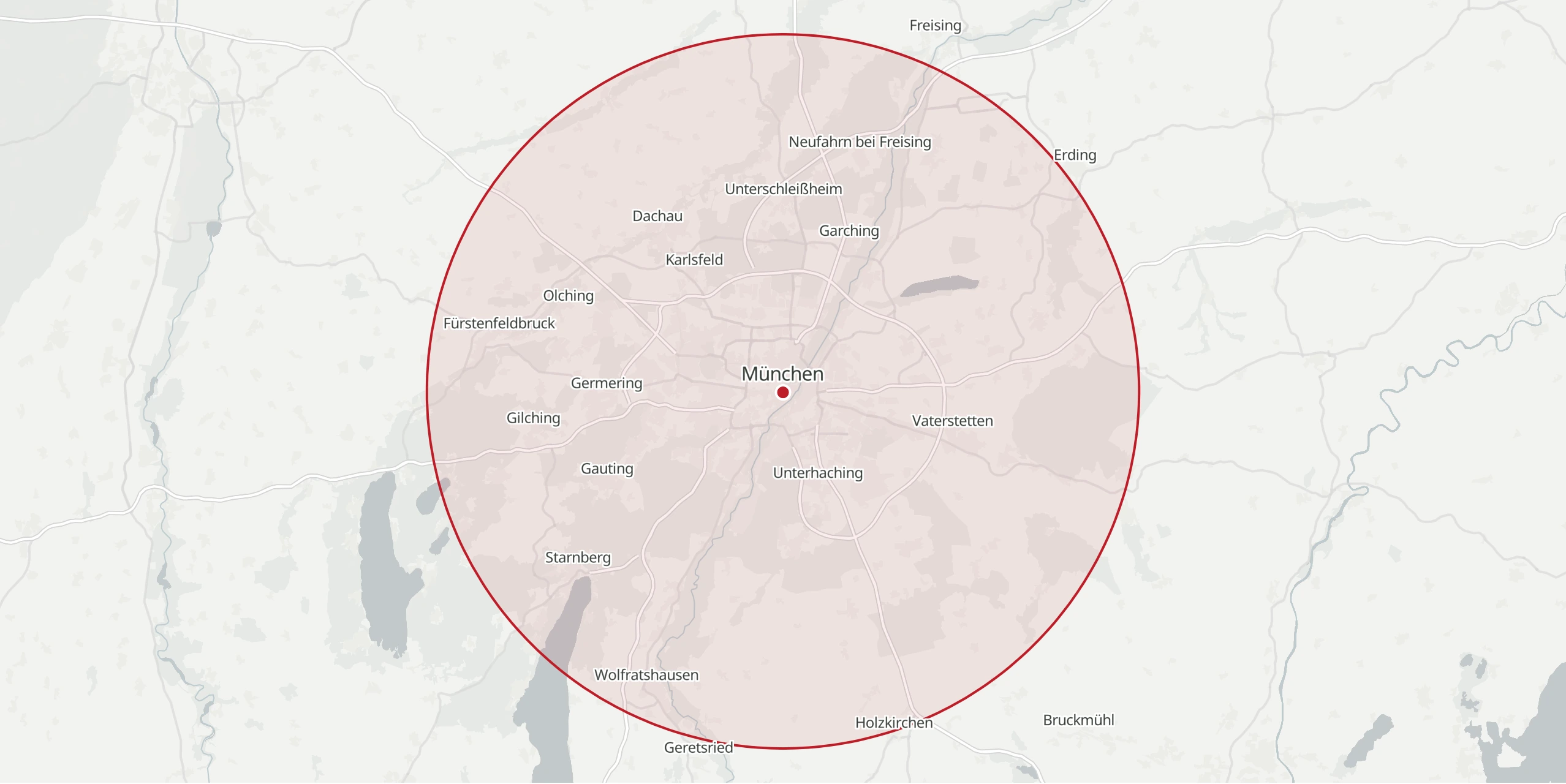 Karte von München und Umgebung mit geografischem 30-km-Radius um das Stadtzentrum, unter anderem mit Dachau, Freising, Erding, Fürstenfeldbruck und Starnberg.